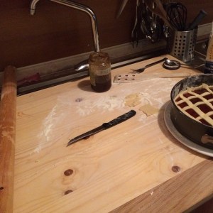 preparare la crostata fatta in casa dopo un giro in mountain bike in valle olona