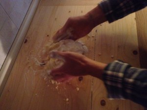 ammassiamo le patate per gli gnocchi di patate