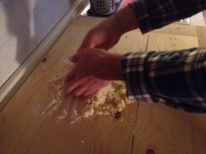 ammassiamo le patate per gli gnocchi di patate