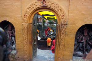 sette giorni in nepal vestizione di vishnu a budhanilkantha cosa vedere nella valle di kathmandu guida hotel planet bhaktapur