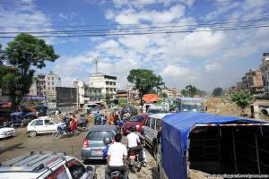 sette giorni in nepal traffico nella valle di kathmandu spostarsi in macchina in nepal