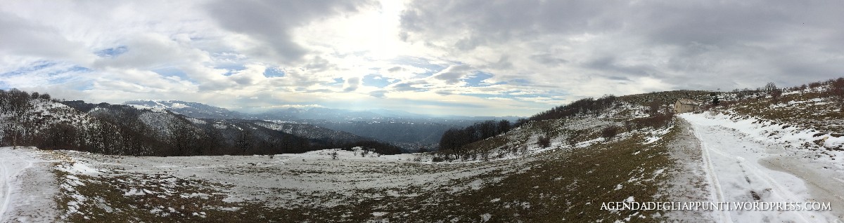 Panoramica. su Santa Rufina e Cittaducale. In lontananza, alla fine della strada, il Casale d'Antoni