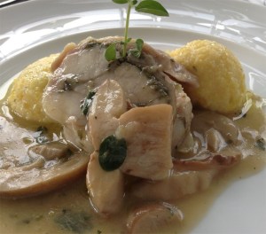 coniglio con porcini e maggiorana cucina tradizionale menù terrazza manzotti chef mauro civiero