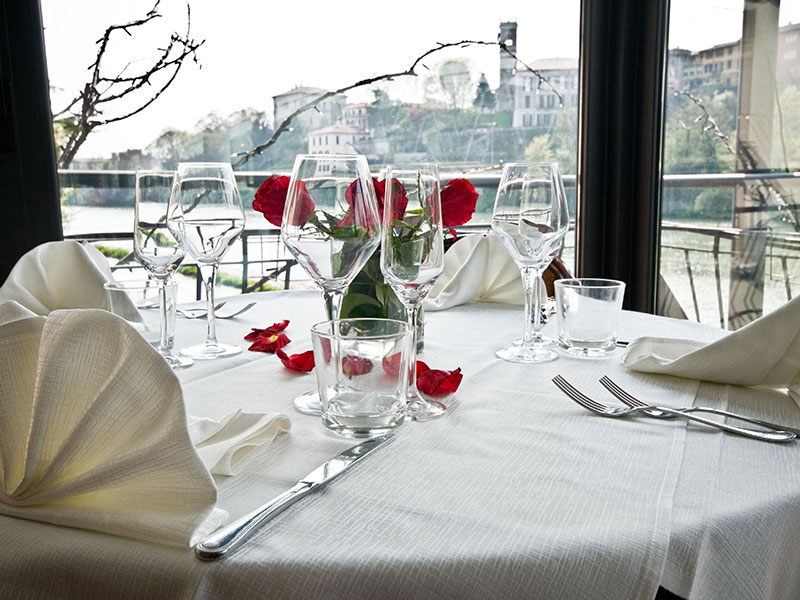 ristorante romantico Terrazza Manzotti bergamo cena fiume adda sponda amore san valentino anniversario matrimonio fidanzamento