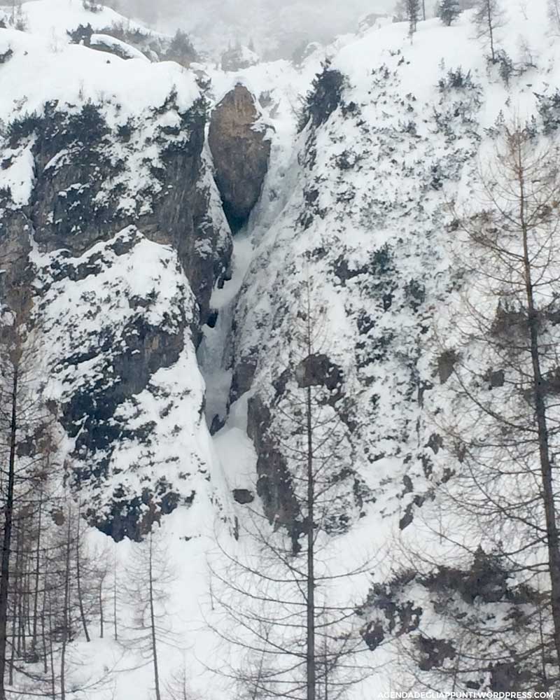 ciaspole snowboard montagna neve fresca freeride val badia corvara colfosco cascata pisciadu ghiacciata