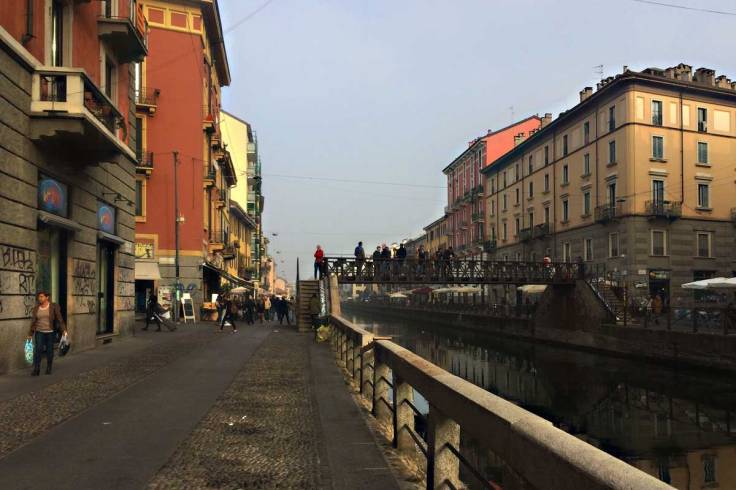 in bicicletta da oleggio a milano lungo il naviglio grande darsena porta ticinese