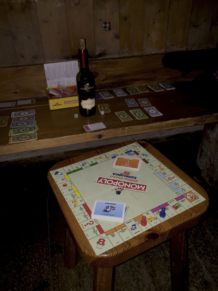 monopoly e chianti al rifugio benigni