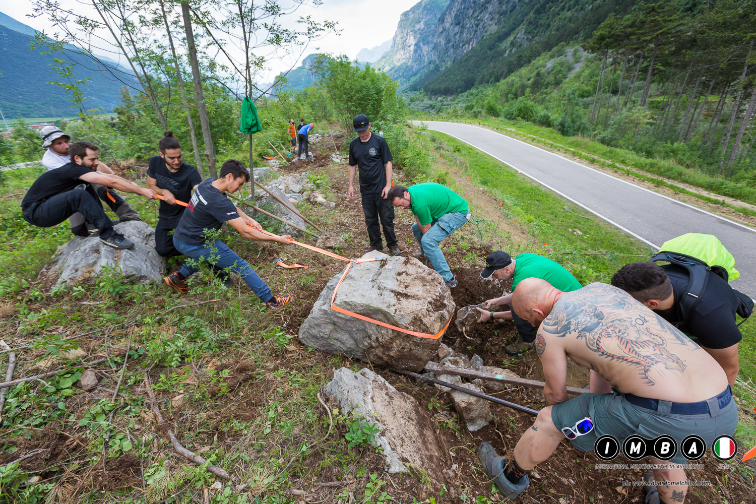trail building school garda trentino imparare a realizzare sentieri sostenibili con imba italia