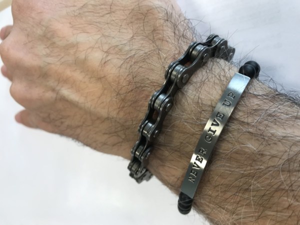 due bracciali motivazionali mai mollare