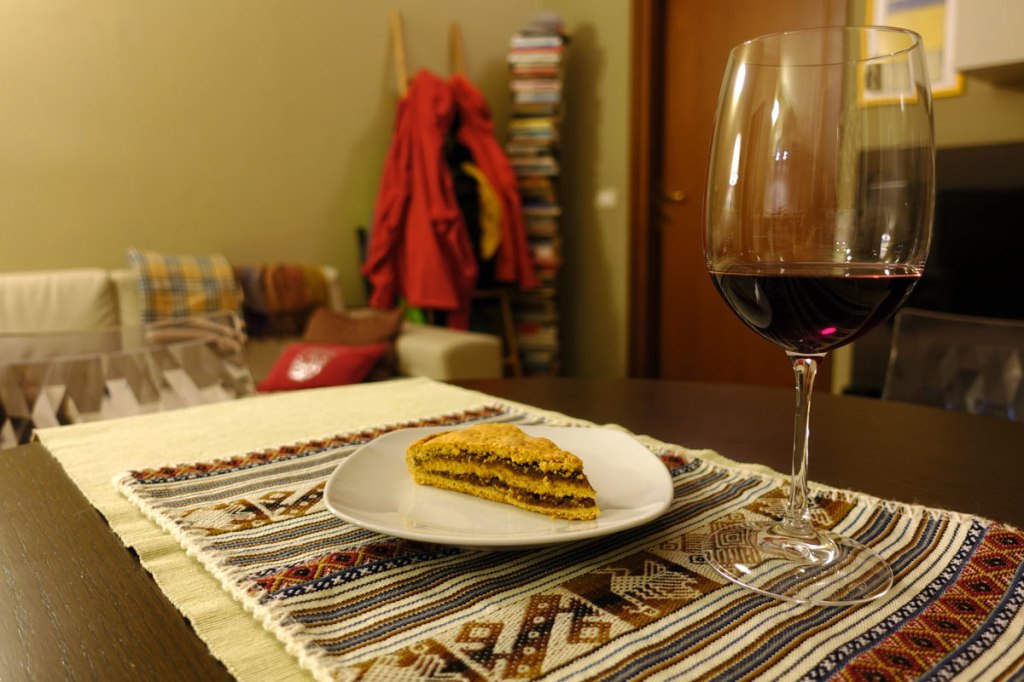 torta di san martino dolce tradizionale di santa rufina con vino (o mosto) cotto e noci