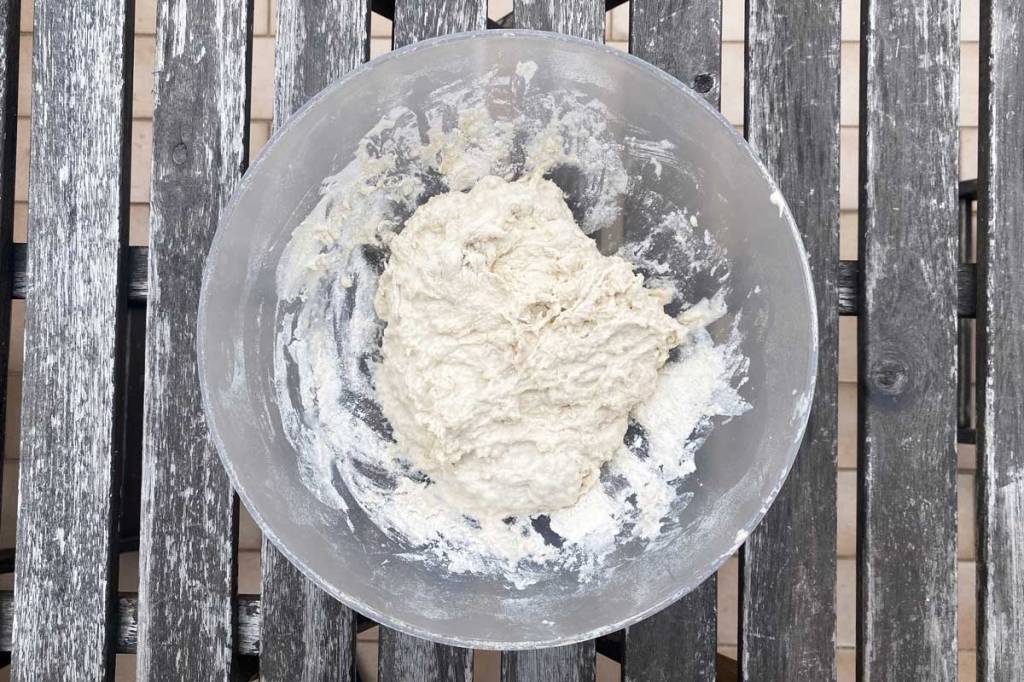impasto pane fatto in casa prima della prima lievitazione