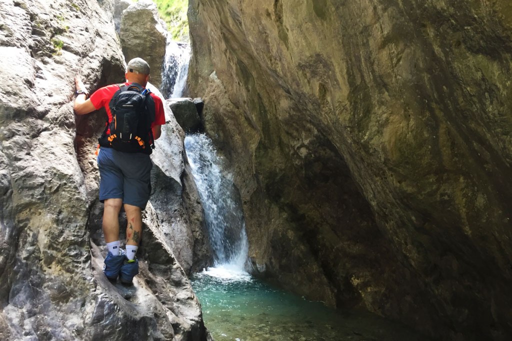 le cascate del torrente Meria lungo la strada che conduce al rifugio Elisa