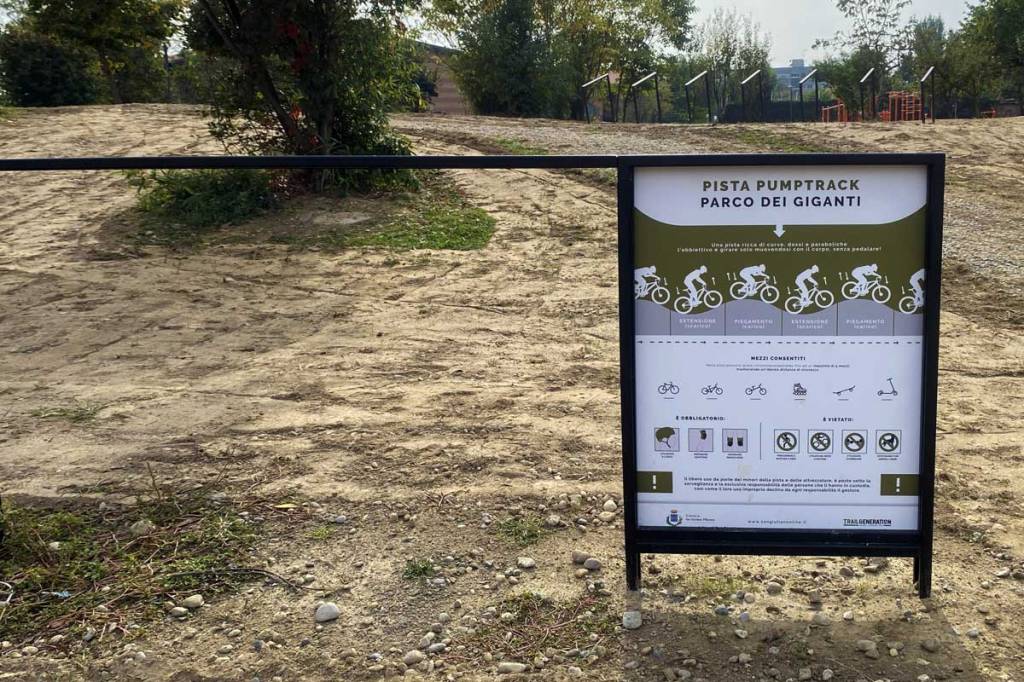 un cartellone illustrativo con delle grafiche e scritte