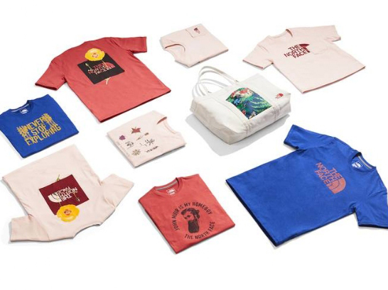 accessori e t-shirt prodotti dal riciclo della plastica