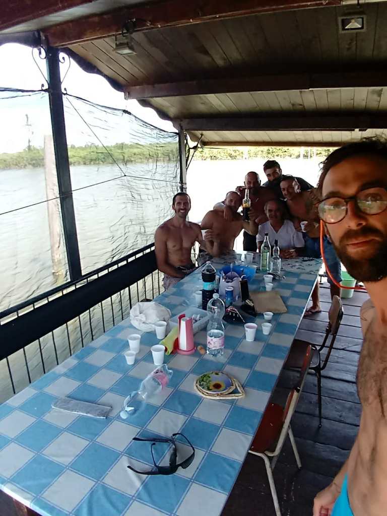 Pranzo con amici al ponte delle barche Porto Tolle