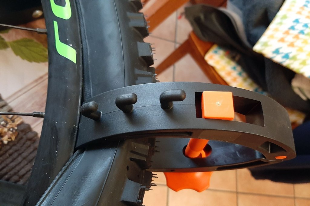pinza nera per pneumatici tubeless