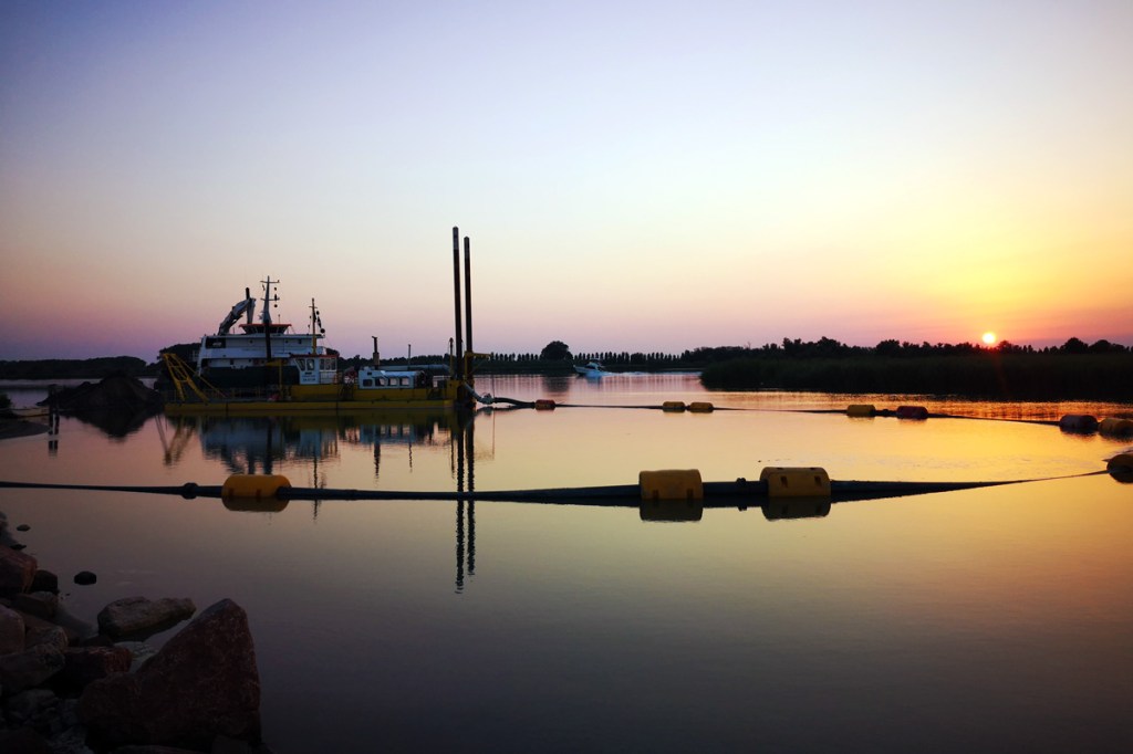 Tramonto sul porto di Porto Tolle