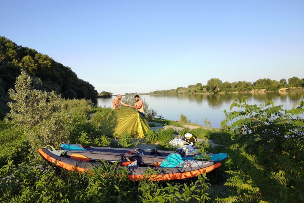 Bivacco con i Kayak sul Po
