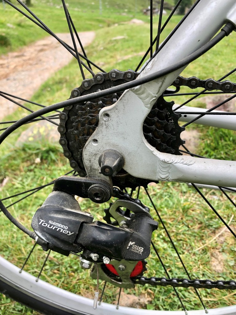 primo piano sul pacco pignoni di una bicicletta