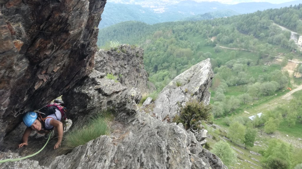 Un passaggio alpinistico su roccia