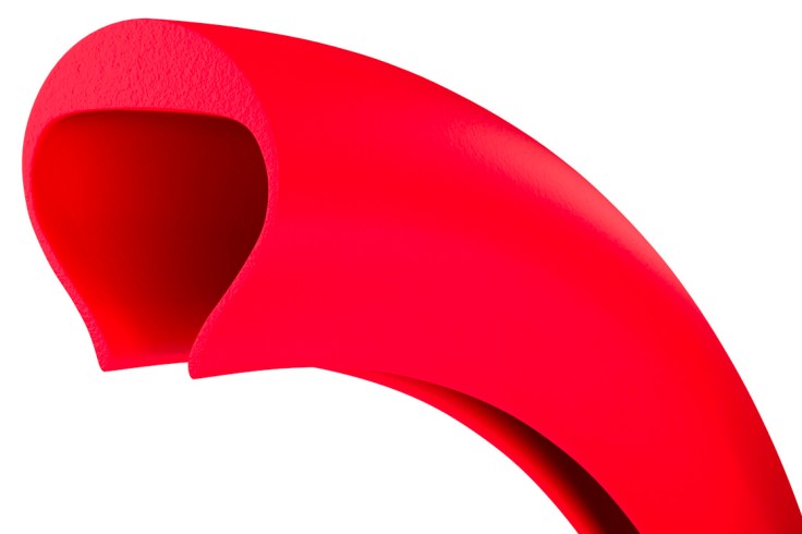 un inserto per pneumatici a camera d'aria in polimero rosso