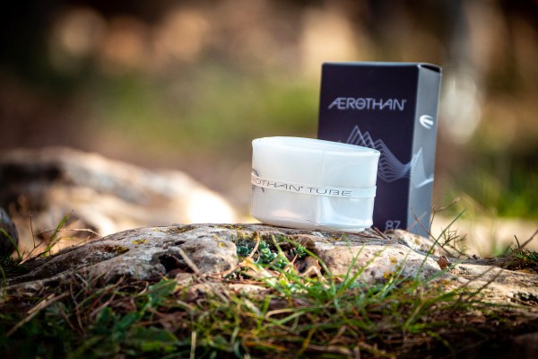 una camera d'aria in plurietano plastico (TPU) fotografata nel boschi di Finale Ligure