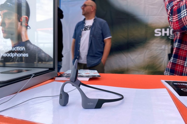 cuffie a conduzione ossea massima libertà auricolare