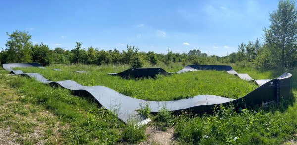 il nuovo circuito pumptrack installato a Cerchiate di Pero all'interno del Parco di Via Risorgimento