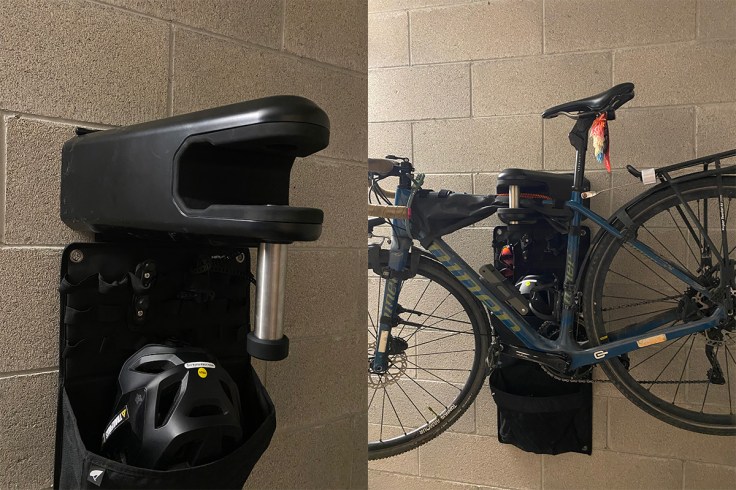 Bicicletta appesa al supporto Hiplok AIRLOK con Organizer per casco, scarpe e accessori da ciclismo